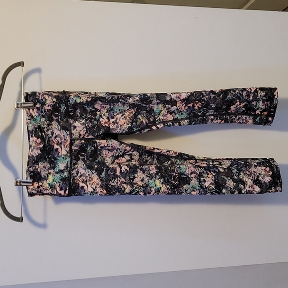 Lululemon Cropped Wunder Under Pant Size 4 - Picture 9 of 9